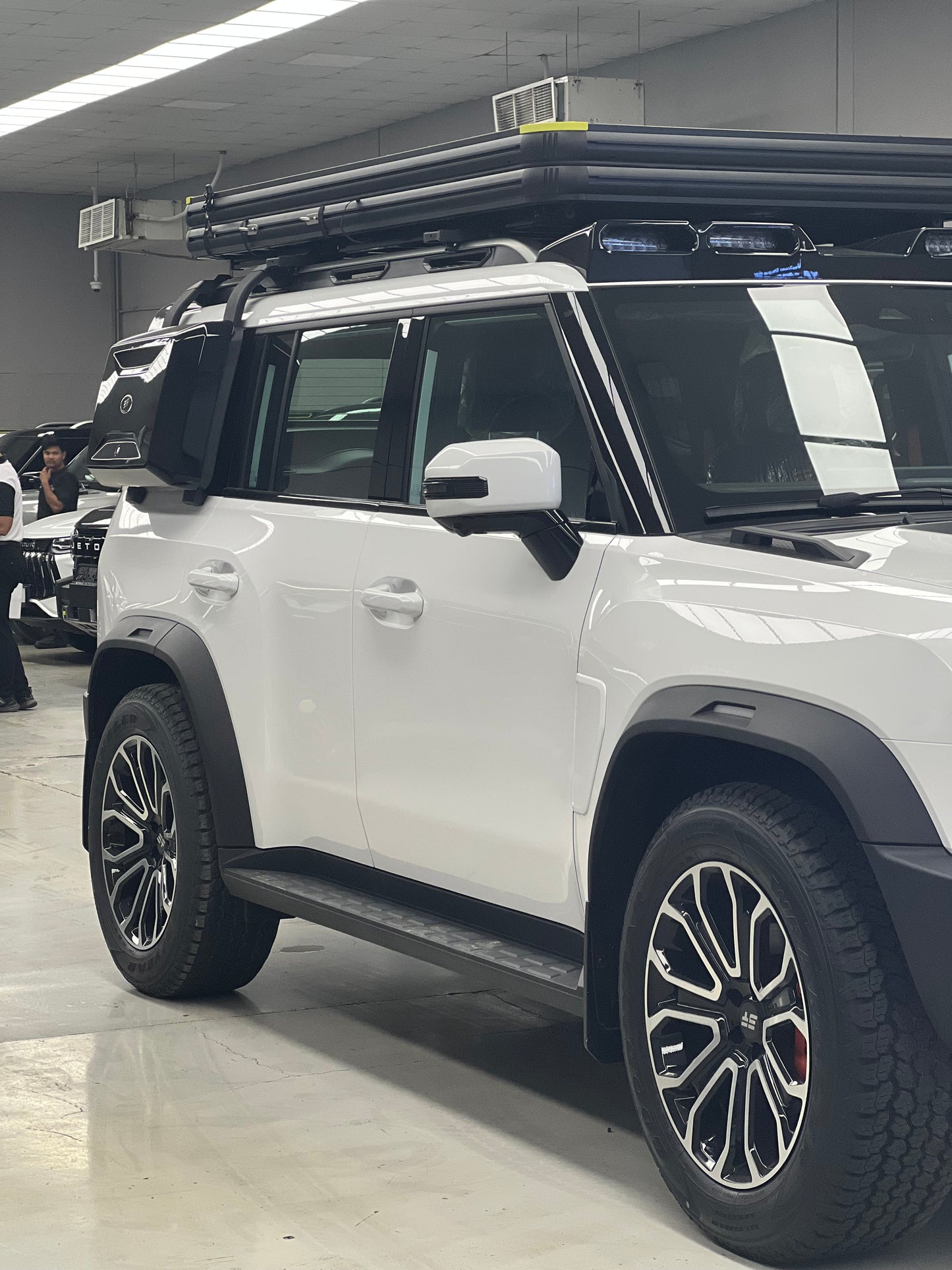 Jetour T2 Defender-Style Tool Box