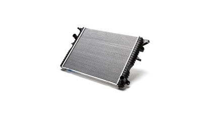 Aftermarket HELLA HLPCC000850 Radiator for Range Rover Vogue 2002-2005